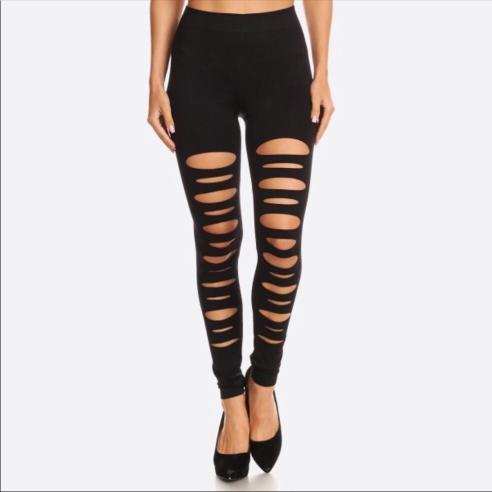 NEW🖤Distressed Leggings